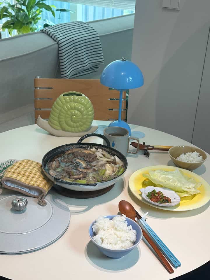 ＃コンスープ記録集＃今日の私たちの家3
今回の休暇ランチは焼肉鍋です。
＃スターウブ＃アラジンポットは＃システラのように 
普通の鍋よりも入れる量が少なくてよく使うようになります。
システラはもっと大量の食べ物に合うようです。

よく食べました。 

#オンザテーブル#onthetable #花瓶