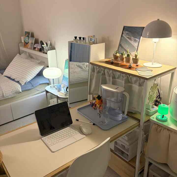 ペンニュの家.zip⋰˚☆🏠

私は長く悩んでいます。
まさに拡張型のダイニングテーブルです。ご覧のとおり 
狭いワンルームに家具をあれこれ入れる
見れば空間がさらに狭くなったんですよ。
  #원룸 #n년째사용중 #자취 #원룸인테리어 #원룸꾸미기 #작은방꾸미기 