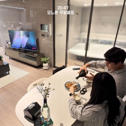 복날맞이 집코바 해먹는 신혼부부 vlog⋆｡°✩
집코바레시피
소스 : 진간장3 설탕2 고추가루3 굴소스1 맛술2 물엿5 케찹1 고추장1 다진마늘1 고추2개 (영상보다 이게 더 맛있어요!!)
1. 닭안심(다리살이 더 맛있어요 전 없어서 안심함) 중불에서 굽기
2. 어느정도 노릇해지면 파, 양파넣고 볶기
3. 양파가 익을때쯤 양념넣고 마저 볶기
4. 참기름+깨 넣으면 끝!
#신혼부부 #신혼집 #집데이트 #브이로그 #일상브이로그 #신혼일상 #부부일상 #아침루틴 #퇴근 #퇴근브이로그 #직장인브이로그 #집꾸미기 #신혼집 #신혼생활 #감성브이로그 #vlog #ftc24기 #콘수프기록집 #오늘의우리집