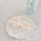 잔류 세제 걱정 덜어주는 제 최애 정착템,
베베스킨라이프 비건 주방비누를 소개해요🧼✨

요리할 때 쓰는 고급 코코넛 오일을 담아 만든 진짜 비건 주방비누예요. 467가지 안전 테스트를 완료해 아이 젖병부터 식기, 과일까지 안심하고 씻을 수 있답니다🧡

직접 써보니 기름기가 뽀드득하게 잘 닦이는데, 천연 글리세린 성분 덕분에 맨손 설거지를 해도 손이 건조함 없이 촉촉해요! 화학 응고제 없이도 쉽게 무르지 않고 단단해서 끝까지 위생적으로 쓸 수 있어요.

버려지는 커피 원두를 재활용한 천연 스크럽 성분과 100% 재생지 패키지 덕분에 지구를 지키는 기분은 덤! 상큼하고 싱그러운 그린 탠저린 향 덕분에 물비린내도 싹 잡아줘요🍊

개인적으로 가장 마음에 들었던 점!
맨손 설거지를 해도 핸드크림 바른 것처럼 촉촉함이 유지된다는 것, 그리고 쉽게 무르지 않고 단단하게 오래 쓸 수 있다는 점이에요.

아이 식기와 과일까지 안심하고 세정할 순한 세제를 찾는 분, 설거지 후 손 건조함으로 고민이셨던 분, 일상 속에서 예쁘고 간편하게 제로 웨이스트를 실천하고 싶으신 분들께 추천해요.

#콘수프기록집 #현명한소비