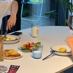 #오홈스토랑 #콘수프기록집 
집안에서도 마당에서도 즐거운 홈스토랑🧡
주말 아침 브런치도, 
마당에서의 디너도 언제나 맛있는 시간이에요

#주방인테리어 #주택 #주택살이 #마당 #팔리사드 #화이트테이블