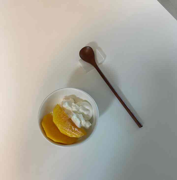 私はギリシャのヨーグルトと柔らかい桃のように食べます。
とてもおいしいです、、🍧

＃コンスープ＃グッドモーニング＃朝食＃朝メニュー＃デザートボール 
＃ヨーグルトボール＃グリックヨーグルト＃ピーチ＃プレーティング＃ホームストア 
＃ホームカフェ＃カフェボウル＃マットボウル 
