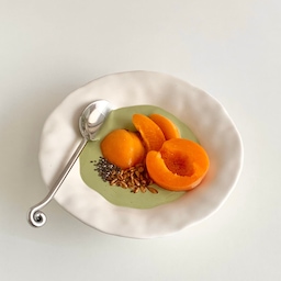 #예쁜템최고야 #콘수프기록집 
말차 요거트와 말차 라떼 🍵
#그릇 #그릇추천 #그릇수집가 #홈카페 #홈브런치  #요리 #레시피 #주방 #테이블 #온더테이블 #오늘의집 #혼자서도잘먹어요 #맞팔 #맞팔환영 #요거트 #요거트볼 #디저트스푼 #우유 #라떼 