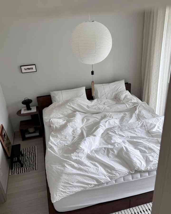 #BedroomStyling

Today, I’m going to introduce some bedroom styling ideas from Pingpong Home 〰️

❶ Ivory

Ivory creates a clean and cozy atmosphere in your space. It suits any season and is a color that is great for long-term use!

❷ Stripe (White & Black)

If you find it a bit plain, how about a stripe pattern?

It is simple yet great for adding a focal point and can give off a sophisticated vibe ♥

❸ Pale Blue

The soft pale blue color can create a cool yet calm atmosphere in your bedroom! It blends naturally with wood tones and is great for use all year round.

❹ White

You often use bright bedding in the summer, right?

Clean white bedding always looks beautiful.

The advantage is that it allows you to decorate your bedroom to look bright and spacious!

❺ Stripes (Blue)

Blue stripes give a fresh yet sophisticated feel.

The pattern isn't too bold, so it blends in naturally.

The stitched edge finishing is also a nice touch 〰️

💡Tip: Even with the same duvet, changing the mattress cover color can create a different atmosphere.

I bought two, one in black and one in white, and I alternate between them for styling 😖

+ It's also a good idea to change up small accessories such as picture frames, lighting, plants, or rugs ♥

#BedroomDecor #BedroomInterior #Bedroom #Bedroomstagram

#BedroomAccessories #BeddingReplacement #Bedding #BeddingSet #BeddingRecommendation

#BeddingInterior #BeddingStyling #ChangingBedding #BedroomHotspot

#Duvet #DuvetSet #DuvetRecommendation #DuvetReplacement #Duvetstagram

#NewlywedHomeInterior #NewlywedHome #NewlywedHomeDecor #NewlywedHomeBedroom

#NewlywedCoupleInterior #NewlywedBedroom #NewlywedCoupleBedroom 




