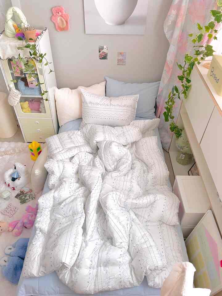 ふわふわ寝室🛏🫧🤍


＃マグミネ＃寝室＃寝室のインテリア＃寝室の装飾＃キルト＃キルトの装飾＃自家製のインテリア＃ワンルームのインテリア＃ワンルームのインテリア＃ベッド＃子供の部屋のインテリア＃子供の部屋の家の装飾＃お部屋の家具＃壁飾り 