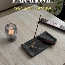 #콘수프기록집 #인테리어노하우
ZARAHOME 대리석 트레이⋆.ೃ࿔:･
요즘 방앗간처럼 자주 들러서 구경하는 자라홈
트라버틴, 대리석 이런 느낌 너무 좋아해서 소소하게 작은사이즈로 사 봤는데 아주 맘에 들어요
색감이며 무늬가 참 예쁜데 어떻게 활용할지 막막하시다면 저처럼 이렇게 써 보세요.ᐟ
여러분은 어떻게 활용하고싶으신가요?
뭐가 제일 예쁜지도 알려주세요✴︎ ₊˚ 𓏸 .⋆
저는 개인적으로 인센스 트레이 한 표요.ᐟ
#zarahome #zarahomedecor #자라홈 #대리석트레이 #홈스타일링팁 