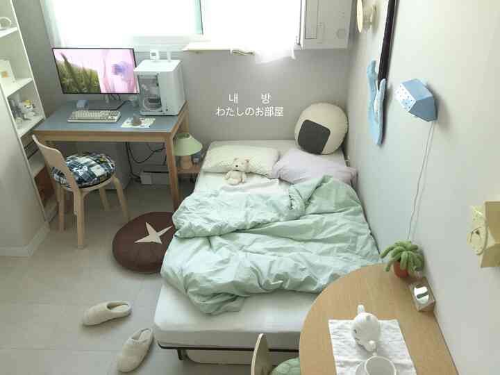 私自身の休暇を終えて久しぶりに撮った私の部屋•••🏡

前回ご紹介した今日の家スペシャルクリエイタープレゼント、アルテックアルトチェア66に新しいクッションを載せたくて自分で作ってみましたᵔ̫ᵔ
めちゃくちゃけどそれなり好きですねヒヒ^ //// ^~

実は従来使っていたアルトチェア65は当時は66が売り切れだったので残念に65を選んだんです。

さて、今回は今日の家スペシャルクリエイタープレゼントとしてアルトチェア66をもらえて嬉しいです。 ⸝⸝  𑣧⃙̴ཻ̑꙯⃩⃔⃕Ρ᷍ ⸝⸝𑌻̢⸝̠⸝⃬⸝ 𑣧⃙̴ཻ̑꙯⃩⃝
私の部屋と本当によく似合う椅子と見るたびにとても幸せです♡

。
。
。
＃今日の家＃スペシャルクリエイター＃今日の家のクリエイター＃スペシャルブランド協賛＃アルテック＃アルテックアルトチェア＃ビンテージインテリア＃装飾＃ワンルーム＃自炊室＃3平方＃スペース活用＃寝室スタイリング＃デスクテリア＃椅子＃デスク＃小物＃diy