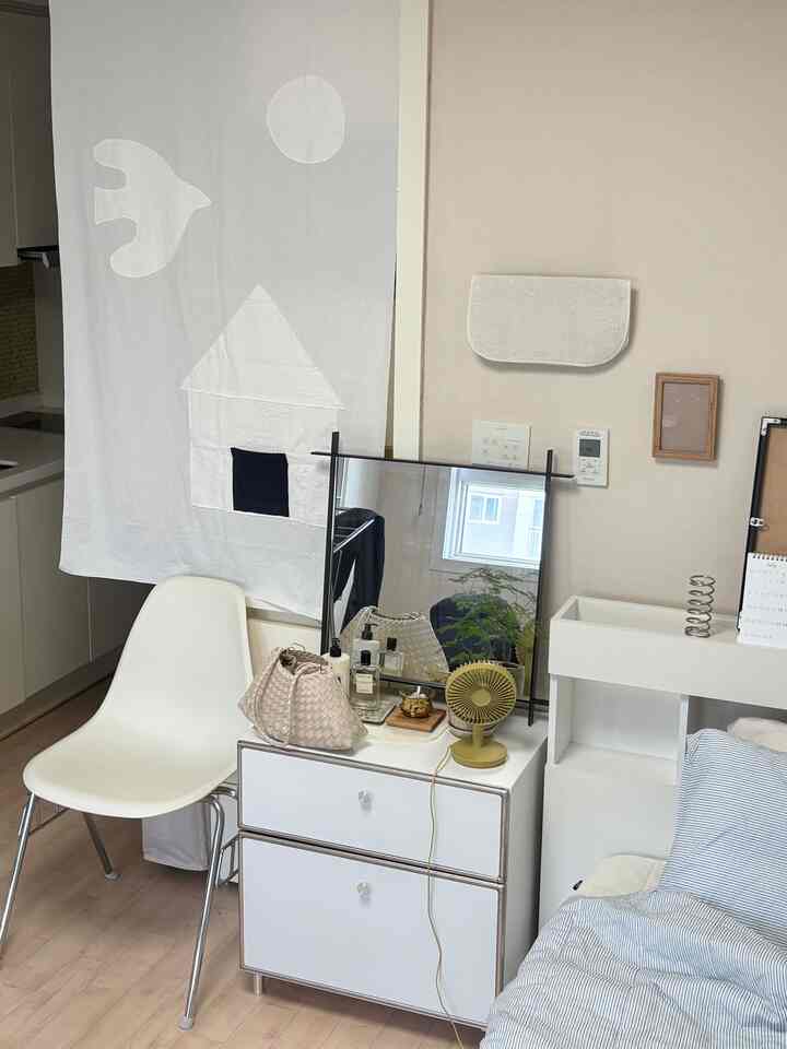 可愛すぎる遮蔽膜に交換！ 

 #home #interior #家具 #家具 #小物 #daily #今日の家 #セルイン #セルフインテリア #homedecor #roomtour #home #roomdecor #オーハウス #ワンルーム #ワンルームインテリア #クッションカバー #ラグ #ヴィンテージラグ #夏インテリア #自家製インテリア＃夏のカーテン＃植物＃今日の私たちの家＃コンスープ記録集＃かわいい 