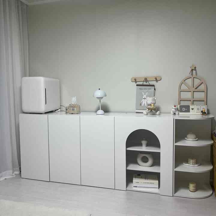 まもなく出産だから家の構造を変えています。
お部屋にあった収納場をリビングに持ってきました:)
収納場所に赤ちゃん用品を保管してください。
収納状の上にマムマゾンを作る予定です！

収納状を一つ選んでおく
活用度が高くていいですね~~

＃インテリアノウハウ＃コンスープ記録集 