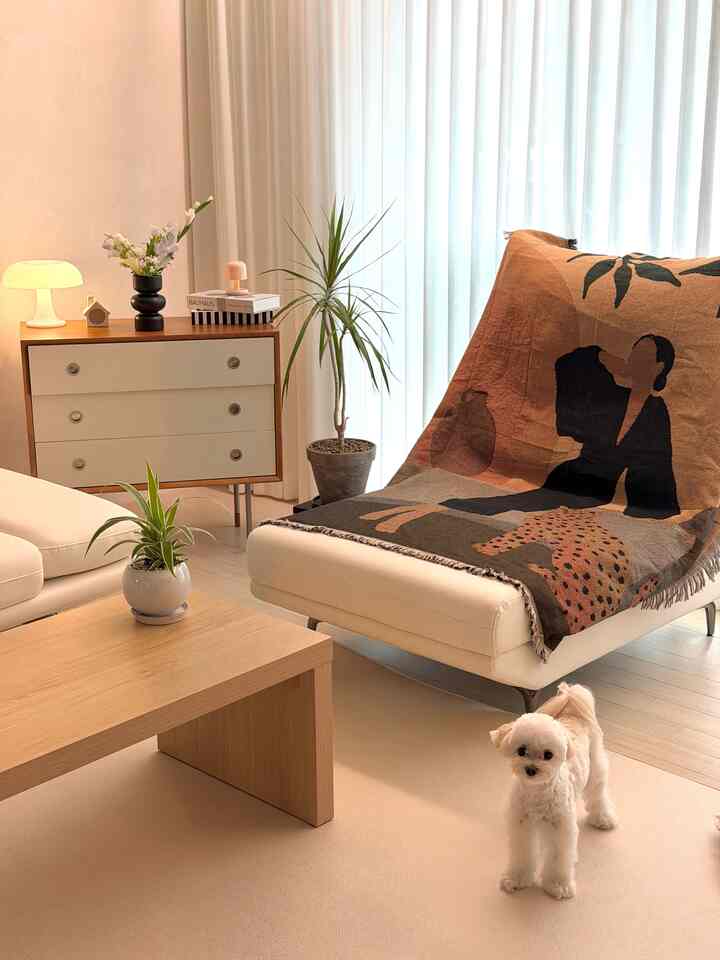 私の家の小さな所有者🐕*·⋅˚₊‧ 🤎

＃ベンベンイネ#homesweethome #interiordesign #interior #コンスープ記録 #コンスープ記録集 #コンスープチャレンジ 