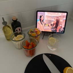 오늘도 좋아하는 것들로 하루를 채운다.
채소를 썰고, 피클을 담그고,
좋아하는 영상을 틀어놓는 시간.
특별하지 않아도, 이런 일상이 참 좋다. 🍋🥕
#수제피클 #피클만들기 #홈쿠킹 #집밥 #요리스타그램 #주방일상 #집스타그램 #일상기록 #취미생활 #소확행 #힐링타임 #감성사진 #감성스타그램 #오늘의기록 #레몬 #채소피클 #오이나오 #홈카페감성 #나만의시간 #데일리