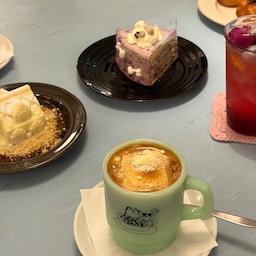 #콘수프기록집 
맛있는 커피랑 디저트🤍🤎💕
#카페인테리어 #카페투어 #카페추천 #커피타임 
#디저트 #당충전 #카페인충전 #케이크 #아이스커피