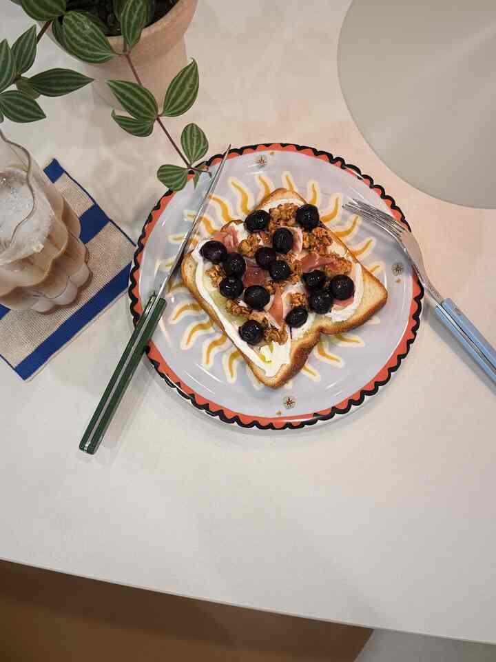 たまには簡単なものを食べてもきれいに食べています🩵

＃コーンスープ記録集＃かわいいテム最高屋＃キッチンインテリア＃ダイニングテーブル＃小道具インテリア＃リビング収納場