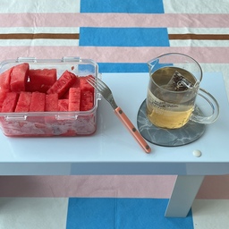#한여름디저트 수박가득 미리 넣어두고 간식으로 꺼내먹기🍉🍉🍉 에어컨에 얼음수박은 추우니까 미지근한 티한잔도 같이🍵
#좌식테이블 #철제가구 #파스텔톤 #파스텔 #파스텔인테리어 #수박 #티포트 #사브르 #두잉툴즈 #거실러그 #러그 #단모러그 #사계절러그 #티코스터 #무선조명 #비믹스 #덴마크에디션 #유리컵 #미니선풍기 #루메나 #바이너리샵 #미니벤치 #벤치 #워셔블러그 