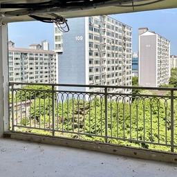 ✔️인테리어 기록 2, 이 집을 선택한 이유 ! 👒🪽✨ 임장다니며 느낀것이 있다면 제가 좋아하는 집은 탁 트인 뷰였어요. 모든 조건이 완벽해도 앞이 막혀있거나 단지내 뷰거나 답답한느낌이 들면 매수욕구가 안생기더라구요🥹
이 집은 세번정도 봤던집인데 처음엔 초봄이어서 그런지 뷰는 트여있지만 휑했어요. 그래도 보고있자니 여름에 너무 푸릇푸릇 예쁠 것 같았어요.🌳🏡💚
이 영상을 찍은게 5월 초 쯤이었는데 너무 예쁘죠-
초록초록 가로수의 나무들을 보고있으면 정말 힐링이에요! 봄엔 벚꽃이 예쁜 거리랍니다🤍💞
#인테리어 #리모델링 #리모델링후기 #리모델링공사 #올수리인테리어 #올수리 #구축아파트 #구축아파트인테리어 #구축리모델링 #구축아파트거실 #거실장 #맞춤가구 #맞춤제작 #리모델링성공기 #리모델링공사 #34평인테리어 #구축아파트주방 #원목인테리어 #원목가구 #우드인테리어 #로만쉐이드 #로만쉐이드커튼 #맞팔환영 #맞팔 #리모델링후 #거실서재화 #맞춤책장 #책장인테리어