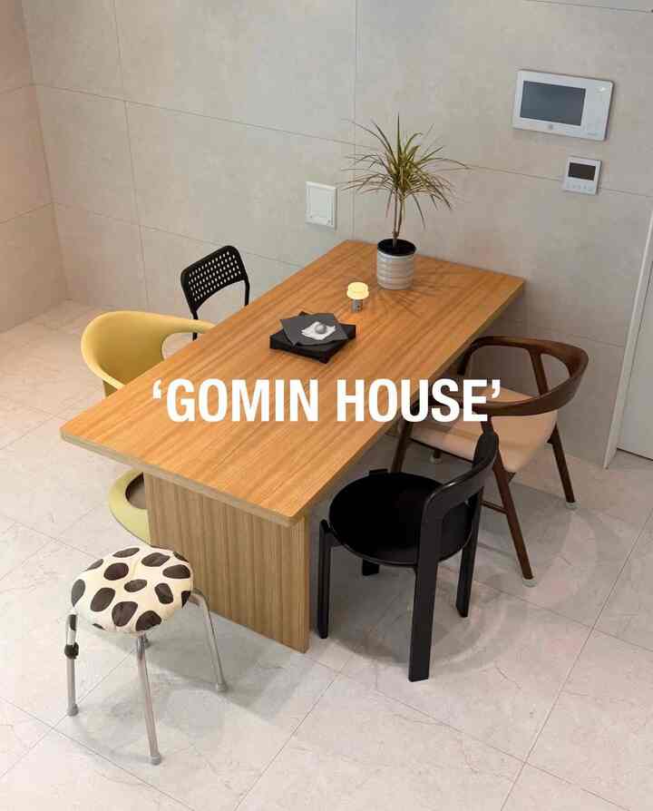 GOMIN HOUSE！
家は一度に完成しませんからね。 
一緒に悩み、チャゴクチャゴクきれいに飾っていきたいです！ 🛋️🍹🧚
•
•
•

＃家＃インテリア＃新婚旅行＃私たちの家の記録＃家の装飾＃ホームスタイリング＃家のスタイル＃インテリアのスタイル＃新婚旅行のインテリア＃今日の家＃ダイニングルーム＃ホームインテリア＃ダイニングテーブル＃ダイニングテーブルの椅子＃lifestyle
