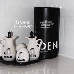 사실 이번 이사를 하면서 주방은 가장 마지막에 정리하자는 생각으로 미뤄뒀어요. 그래서 막상 소개하려니 가장 어려운 공간이더라고요. 
💛대신 오늘은 제가 주방에서 가장 잘 사용하고 있는 애정템 3가지를 소개해보려고 합니다.
🖤1. 덴라이프 비니거 세정티슈
요리를 하고 나면 아무리 바로 닦아도 기름때나 양념 자국이 남기 마련이더라고요. 예전에는 베이킹소다로 하나하나 닦았는데, 생각보다 손이 많이 가서 번거로웠어요.
그런데 덴라이프 비니거 세정티슈는 독한 성분 없이도 세정력이 좋아 한 장으로 주방 곳곳을 닦기 충분했고, 은은한 향까지 마음에 들었습니다. 무엇보다 블랙 패키지라 주방에 두어도 깔끔하고 예쁜 점이 가장 만족스러워요.
☁️2. 아이닉 음식물처리기
음식물처리기는 이번에 처음 사용해봤는데, 이제는 특히 여름철에 없어서는 안 될 주방 필수템이 됐어요. 어떻게 그동안 없이 살았나 싶을 정도였죠.
아이닉 음식물처리기는 선물받아 사용하게 됐는데, 슬림한 디자인이라 공간을 많이 차지하지 않고 성능도 만족스러워서 정말 잘 사용하고 있습니다.
🫧3. 올스테인리스 바구니
부모님께서 보내주시는 과일이나 채소, 생활용품을 보관해야 할 때가 종종 있는데, 둘 곳이 마땅치 않더라고요. 그렇다고 종이봉투나 박스에 계속 두기에는 벌레가 생길까 걱정돼서 올스테인리스 바구니를 구매했습니다.
스테인리스 소재라 깔끔하고 어디에 두어도 인테리어를 해치지 않아 만족스러웠어요. 수납력도 좋아서 여러 가지를 보관하기 편했고, 나중에는 같은 디자인의 수납함도 함께 들여놓을 예정입니다.
-
#ftc26기 #ftc26 #주방인테리어 #주방용품 #주방추천템 #주방수납 #음식물처리기 #스테인리스 #스테인리스바스켓 #덴라이프 #덴라이프세정티슈 #추천템 #추천주방템 #추천제품 