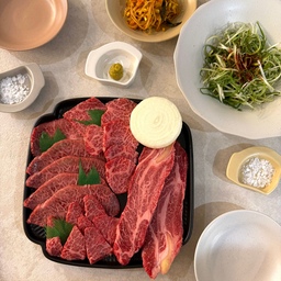 더울땐 한우앞으로 ❤️🍀❤️🥩 #스테이크 #한우 #접시 #신혼집 #신혼그릇 #시손느 #오덴세 