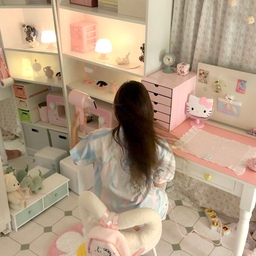 #집순이방꾸템 #드라이기 
최근에 머리가 많이 길어져서
드라이만 하면 시간이 진짜 오래 걸렸는데요
이번에 바꾼 BLDC 드라이기는
강력한 바람으로 물기를 빠르게 말려줘서
아침 준비 시간이 훨씬 짧아졌어요
머리 상태에 맞게 3단계 온도, 3단계 풍속으로
원하는 스타일대로 조절할 수 있고
드라이 마지막엔 플라즈마 음이온 케어까지!
정전기랑 부스스함을 줄여줘서
머릿결이 한결 차분해 보이더라구요
게다가 딸기우유빛 로지핑크 컬러 🫶🏻
화장대에 올려두기만해도 너무 예쁘지 않나요?!
예쁘고 성능까지 챙긴 드라이기 찾는다면
이거 진짜 추천드려요 🎀💗
#프럭스 #드라이기추천 #헤어드라이기 #차이슨 #BLDC드라이기 #헤어케어 #머릿결관리 #음이온드라이기 #긴머리관리 #맞팔 #손상모관리 #뷰티템 #뷰티추천 #뷰티아이템 #헤어관리 #헤어스타일 #집꾸미기 #핑크템 #감성템 #신혼집 #자취템 #생활꿀템 #삶의질상승 #데일리템 #추천템 #여름필수템 #오늘의추천 #제품추천 