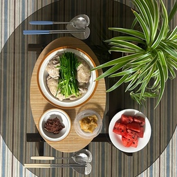 너무 더운 요즘 몸보신으로 
유행했던 이북식찜닭과 수박🍉
여름 디저트는 역시 수박이 최고 인거 같아요 ㅎㅎ
#한여름디저트 #콘수프기록집 
#이북식찜닭 #수박 #여름 #보양식 #복층 #복층원룸 #복층인테리어 #자취 #자취방 #자취요리 #자취방인테리어 #자취방꾸미기 