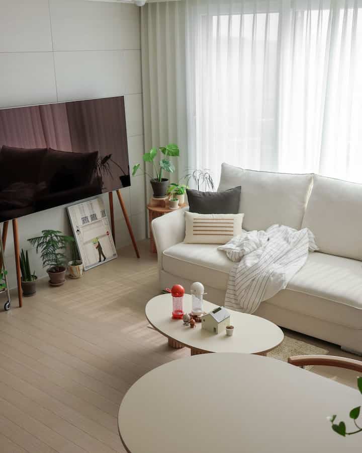 最近のように天気が悪いとき、太陽の光はとても大切です😊

夏になり、必須のテムになったタンブラー。
イワンなら可愛いのが好きでホプティミストのタンブラーを運んでいます。
可愛いのが保冷機能までこだわっていて最近は本当に愛情のあるアイテムですよ😉🫶🏻

＃コンスープ記録集
