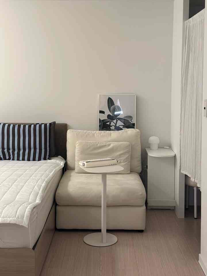 デザインもきれいなのに値段もきれいな私たちのIKEA ·°*‧₊˚ 
ドングルドングルかわいいキノコ形のこじんまりとしたサイズ、
しかし、光量はとても大きいので、1つの電源を入れると
雰囲気は確かです。生きています✨ 

照明はダダイクソンだが、これはこれ一つで
デザインと雰囲気まで魅了され、寝室には
この照明は1つだけ飾っています🤍 

＃コンスープ記録集 