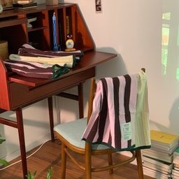 타월은 역시 도톰해야 제맛이죠!! 
프리마베라1980의 40수 양면 호텔타월을 사용해봤어요😖
피부에 닿을때마다 부들부들 하구 흡수력두 너무 좋아서 
씻구나올때마다 기분좋아지게 만드는 타월이에요 🫧
-
컬러감두 너무 맘에든다구요오오오 
다들 수건교체하실땐!
~프리마베라하세요💗~
#콘수프기록집 #예쁜템최고야 #맞팔 #선물 #뷰로데스크 
#프리마베라 #수건 #호텔수건 #타월