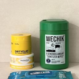 매일 하는 청소, 구역이나 오염 종류에 따라 맞는 아이템을 써주면 훨씬 쉬워지고 시간도 절약되더라고요! 제가 실제로 잘 써보고 정착한 청소 꿀템 4가지를 소개합니다
1.더티클레이 (Dirty Clay)
→ 찌든 때나 묵은 오염 제거할 때! (스텐 연마제 제거에도 최고 )
주방 기름때나 욕실 묵은 때 지울 때도 필수지만, 새로 산 스텐 제품 연마제 닦아낼 때 쓰면 정말 쉽게 제거돼서 너무 유용해요.
2. 샤다즐 (Shadazzle)
→ 닦으면서 광택까지 내고 싶을 때!
수전이나 스텐 가전 닦고 나면 얼룩 없이 반짝반짝 광이 나서 청소 마무리가 정말 뿌듯해집니다.
3. 위칙 살균 티슈 (WECHIK)
→ 손잡이, 자주 만지는 곳 간편하게 닦을 때!
대용량이라 문손잡이, 리모컨, 스위치처럼 손때 많이 타는 곳을 매일 부담 없이 쓱- 닦아 살균 소독하기 좋아요.
4. 스카트 유리·거울 세정티슈
→ 거울이나 유리 얼룩, 손자국 닦을 때!
물자국이나 먼지 날림 없이 얼룩만 깔끔하게 지워져서 거울 닦을 땐 무조건 이 티슈로 정착했어요.
#청소템추천 #더티클레이 #오늘의집크리에이터 #FTC26기 #살림꿀팁 #내돈내산 #살림템 #청소꿀팁 #스텐연마제제거 #살균티슈 #유리세정티슈 #집꾸미기 #살림스타그램
