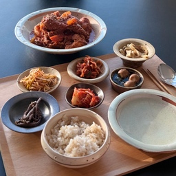 요즘 집밥 근황 🤭
@zee_haus_
 #집밥스타그램 #한식 #한식플레이트 #한식메뉴 #홈쿡 #요리 #요리스타그램  #그릇 #한식기 #그릇추천 #신혼부부밥상 #음식 #음식사진 #cook #집밥 #신혼부부일상 #오홈스토랑 #메뉴추천 #저녁메뉴 #쉬운요리 #덕현요 #콘수프기록 #오늘장면한컷 #오늘의우리집 #살림살이 #집에서제일바빠  #살림꿀팁 #저녁메뉴추천 #상차림 #콘수프기록집 
