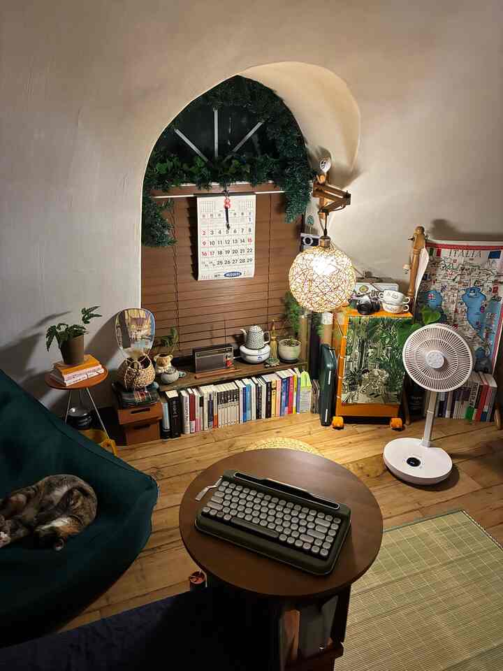 #私たちの家

わびさびを夢見て、、、

＃屋根裏部屋＃ワビサビ＃家の装飾＃セルフインテリア 
＃ワンルームインテリア＃10フラット＃屋根裏インテリア＃ 