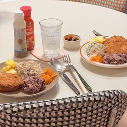 #오늘의우리집
요즘 육퇴 후 배달음식을 너무 많이 시켜먹는것 같아서 오랜만에 집밥을 만들어 먹었어요 
돈까스에 양배추 샐러드까지!!
만들고 보니깐 뿌듯하네용😊
#콘수프기록집 #콘수프기록 
#우리집식탁
#돈까스 
#육아일상 #육아 #육퇴 #육퇴후일상
#소통 #맞팔 #선팔
