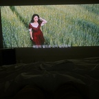 침실이 홈시네마로 변한다면..?🎬 영화관에 갈 필요가 없어진다..🤍 심지어 리클라이너 보다 더 좋은 퀸 사이즈에 누워서 영화 감상이라.. 천국이 따로 없습니다 
#홈시네마 #침실 #안방인테리어 #빔프로젝터 #침실꾸미기 