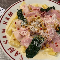 #콘수프기록집 
잠봉 파스타🥓🍝🥛
소스도 진하고 맛있고💕
#파스타 #파스타접시 #파스텔톤 #파스타맛집 
#나들이 #잠봉 #까르보나라 #예쁜템최고야 