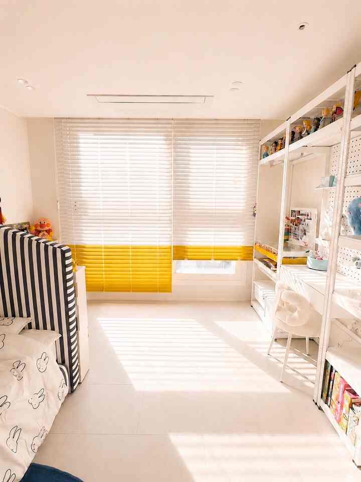 週末の子供の部屋の清掃〰️🧹
捨てるつもりを捨てていよいよ綺麗👀✨


この状態…月曜日まで行けば成功ですか？🤣



#今日の家
#今日の私の家 
#コンスープ
#アイバン 
#アイバンインテリア 
#アイデア 
#チョーディング 
#子ども 
#週末 
#家庭整理 
#今日の家のインテリア 
#ホワイトインテリア
#子ども 