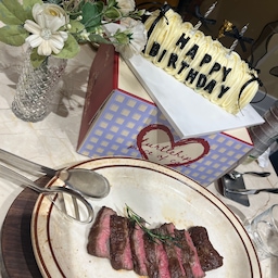 생일파티! 
여름에 태어난 우리딸 생일주간! 
새유살스테이크 너모 맛있! 
#콘수프기록 #스테이크 #생일파티 