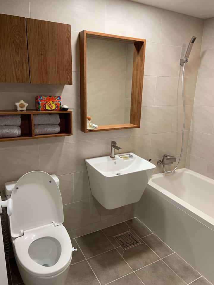 見るたびに工事ができたと思う共用バスルーム🛁🫧

＃バスルームのモデリング＃トイレのインテリア 
