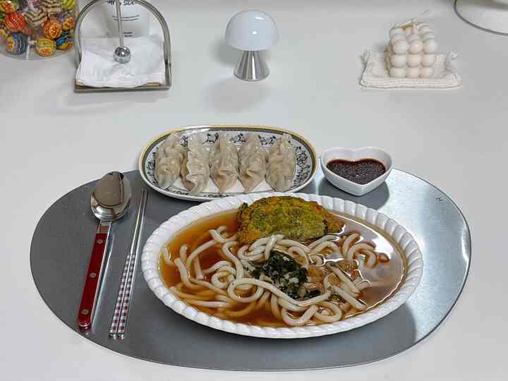 ＃揚げうどん＃エビ餃子

今日のメニューは、揚げうどんとエビ餃子です。

揚げ味のうどんだと言うのが有名ではなく、冷凍室にあるかき葉の前を取り出してエフに暖めてうどんの上に乗せてくれました。

 ＃今日のシーンのカット 