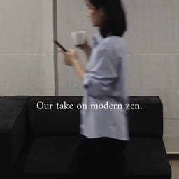 동양미를 한 스푼 더한 거실 🖤🤍
블랙 가구로 무게감을 더하고
군더더기 없이 깔끔하게,
우리 집만의 모던 젠 무드로 꾸며봤어요.
#interiorinspo #homestyling #젠스타일 #집꾸미기 #거실꾸미기 #동양미한스푼 #거실스타일링 #콘수프기록집 #블랙인테리어 