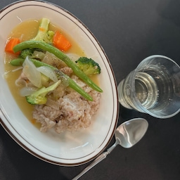 이번주도 알록달록 우리집 식탁 ✨
야채왕창 크림스튜🍲
루꼴라잔뜩 화이트라구 감자뇨끼🥔
주말아침 샌디치 샐러드🥙
#ftc27 #오늘의집 #오늘의우리집 #우리집식탁 #콘스푸기록집

