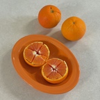 갑자기 오렌지가 땡겨서 오렌지를 잔뜩 사왔어요🍊🍊
제철도 아니고 모양도 안 예쁜데..!
새콤달콤 너무 맛있네요 ⸜(｡˃ ᵕ ˂ )⸝♡
앉은 자리에서 벌써 3개 순삭..🫣

#오늘의집 #FTC26기 #간식 #오렌지 #과일 