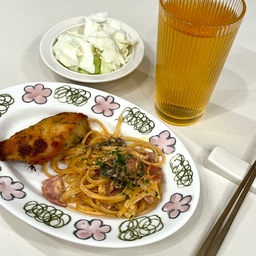 오늘의 저녁은 
직접 만든 투움바+닭가슴살+양배추
그리고 붓기차🍽️
다이어트는 내일로…웨촬 해야하는데…🥺
#저녁메뉴 #신혼집 #신혼부부 #신혼은뭐먹집 
#파스타접시 #파스타 #다이어트