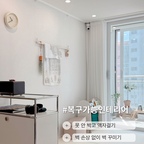 #복구가능인테리어 #오늘의집 #벽꾸미기 #손상없이벽꾸미기 

타공 하나 없이 집에 액자를 걸고, 행잉바를 이용해 수납과 벽 꾸미기를 동시에 할 수 있는 방법✨

작은 몰딩이나 틈새만 있으면 설치 가능하고, 눈에 띄지 않아 깔끔한 무타공 걸이를 추천드려요!

액자만 걸어도 활용도가 좋지만, 저는 행잉바를 이용해 자주 쓰는 물건을 걸어두거나 허전한 벽을 꾸미기도 해요!

조금만 무게가 있는 걸 걸면 앞으로 쳐지고,
벽지가 손상될까 불안불안한 꼭꼬핀보다

훨씬 튼튼하고 깔끔하게 액자도 걸고 벽도 꾸밀 수 있답니다👍🏻