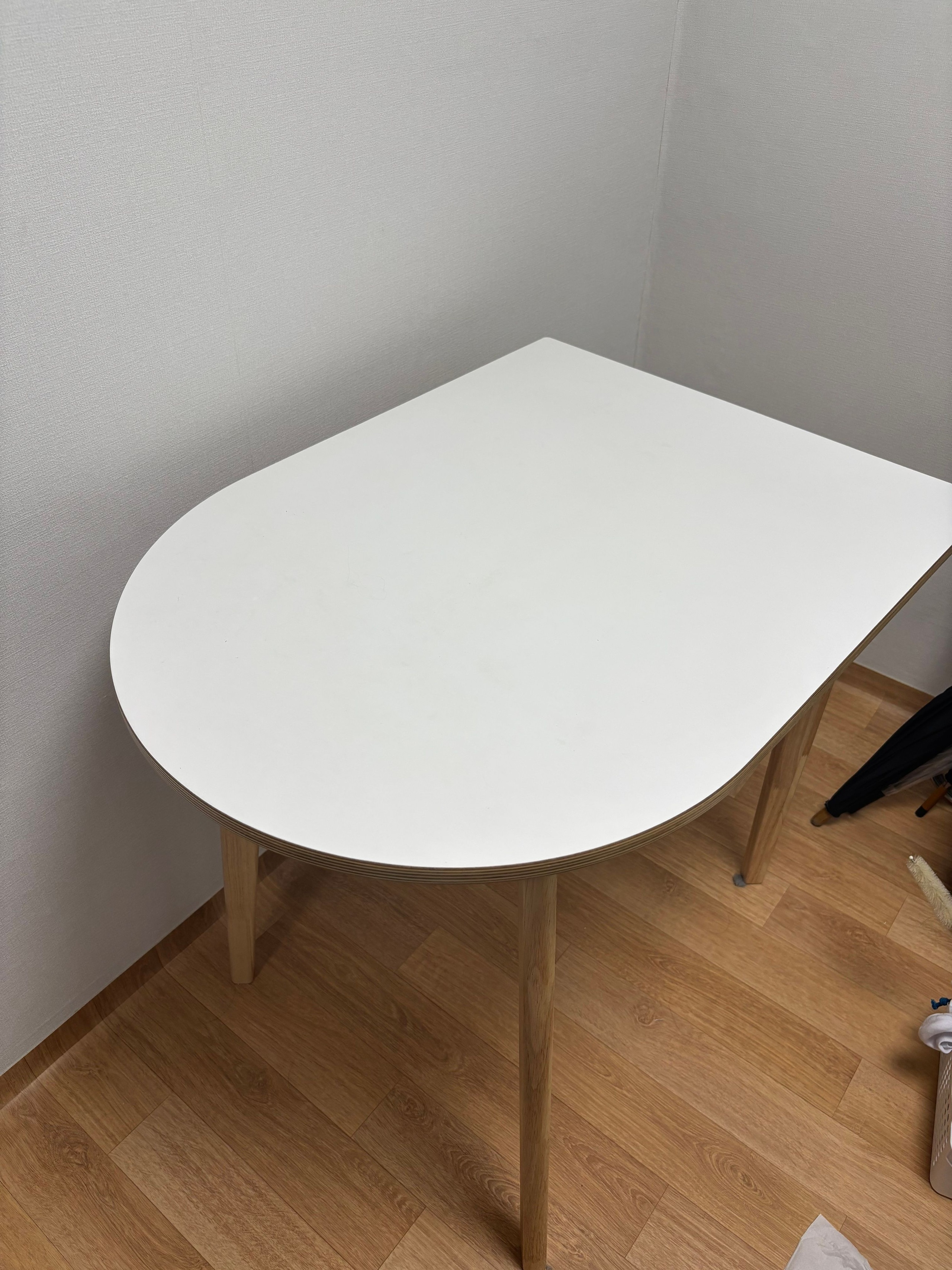 Daeun Damda HALF MOON 半楕円形 テーブル 80cm［2色］ ベージュ