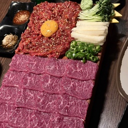 #육사시미 #육회 #외식 #술상 #술안주 
한잔🍶
