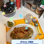 #오늘의우리집

감기로 고생하느라 맛과 후각을 잃었던 며칠동안 바질이 그렇게 먹고 싶었는데, 좀 낫자마자 바로 바질 오일에 편마늘, 페페론치노 볶아서 바질 페스토 듬뿍해서 먹었습니다.밥만 먹으면 심심하니깐 돈가스 한덩이 토핑추가 해주었구요😏

진짜 맛있습니다!!
아낌없이 이래도 되나~ 싶을 정도로 넣어서 드세요🤤

마늘도, 바질도, 올리브도💚

#콘스프기록집 #플레이팅장인 #브런치맛집
#오늘은뭐먹지 #바질요리레시피 #홈브런치
#플레이팅필살템 #플레이틴접시 #빈티지그릇 