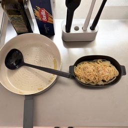 #오늘의우리집 파스타 먹는날 🍝
여러분은 어떤 파스타 좋아하시나요? 
저는 귀찮을때 간단히 알리오 올리오를 해먹어요 
#콘수프기록집 #파스타 #주방도구 #맞팔 #주방인테리어 #주방인테리어소품 