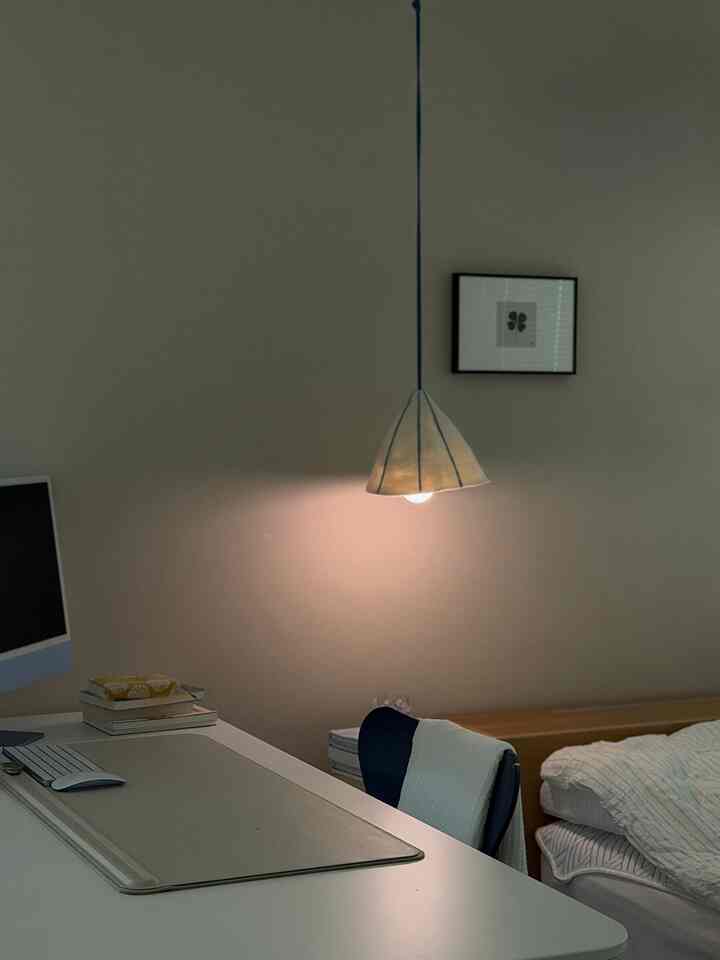 ＃かわいいテム最高です＃コンスープ記録集 
🕯️
子供部屋につけようとウール照明を買いました。 
いつものようにシミサン宮のように堤防に先に立ち寄りました^^ 
綺麗だけど不満ないようなビジュアルなのに照明機能も多様で満足度上昇テムです。 
きれいなテムは本当に席を選ばないようです。 
他の色も欲張って目を見ている中です🤍
。
。
。
。
。
リビングレイアウト
