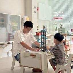 #오늘의우리집 #콘수프기록집
POV. 자동차 좋아하는 부자가 한 책상에 앉으면
자동차라면 둘 다 눈빛부터 달라지는 부자🧑🏻🧒🏻
은요는 미니카에 진심이고, 아빠는 한때 서킷까지
타던 사람이라 이 조합이 만나면 놀이가 진지해져요😂
#펀펀키즈가구 #펀펀키즈 #유아책상 #유아책상추천
#미술책상 #미술책상추천 #아이방책상 #아이방가구 
#아이방인테리어 #아이방꾸미기 #거실책상 #육아템
#거실스타일링 #거실테이블 #거실가구 #거실수납장 
