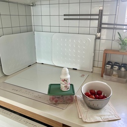 #오늘의우리집 #콘수프기록집 
아침으로 사과, 토마토는 꼭 먹는 우리집 
새벽배송으로 도착한 방울토마토 
먹는 건 조금 더 꼼꼼하게,, 칼슘파우더로 깨끗하게 
세척하니 안심이 되요 : ) 
#우리집기록 #주방 #주방템 #살림템 #방울토마토 #칼슘파우더 #채반 #트위스터믹싱볼 #예쁜살림템 #리빙템 #나인웨어 #화이트우드주방 #화이트우드인테리어 #집꾸미기 