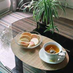 올해의 마지막 딱복..🍑✨
복숭아 철이 가는게 아쉽네요🥹
#오늘의우리집 #콘수프기록집 
 #복숭아 #복숭아디저트 #차 #티타임 #티테이블 #테이블웨어 #테이블매트 
#복층 #복층원룸 #복층오피스텔 #복층인테리어 #복층꾸미기